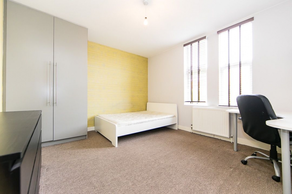 Burchett Grove, Woodhouse, Leeds