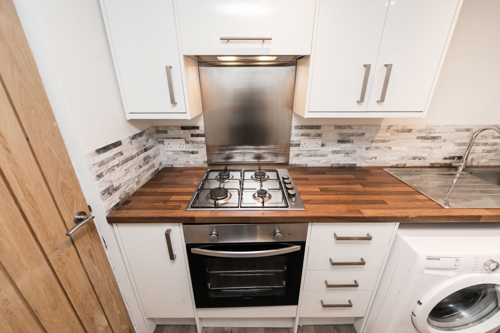 Basement Flat, 44 Headingley Avenue, Headingley, Leeds