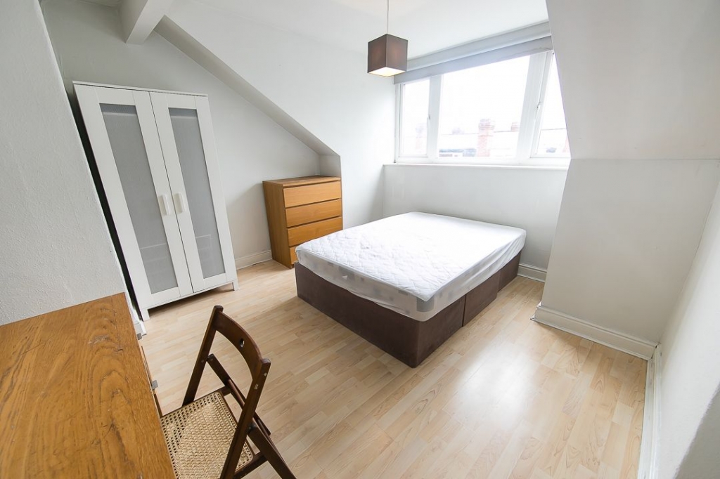  Winfield Grove, Hyde Park, Leeds