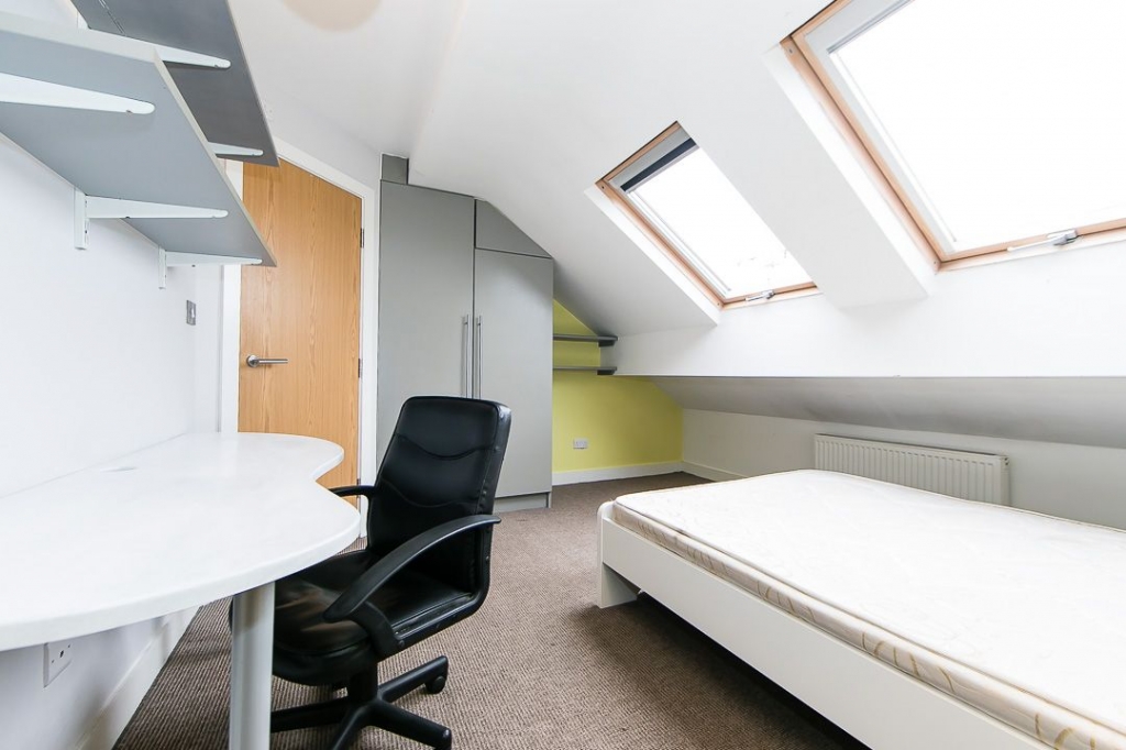  Burchett Grove, Woodhouse, Leeds