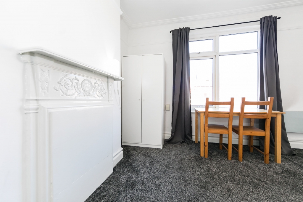 Flat 3, 50 Headingley Avenue, Headingley, Leeds