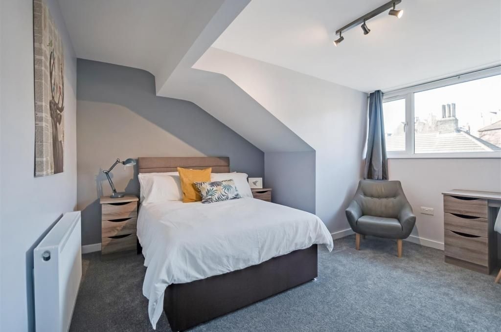  The Village Street, Burley, Leeds