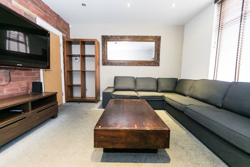  Burchett Grove, Woodhouse, Leeds