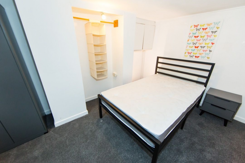  Wetherby Grove, Burley, Leeds
