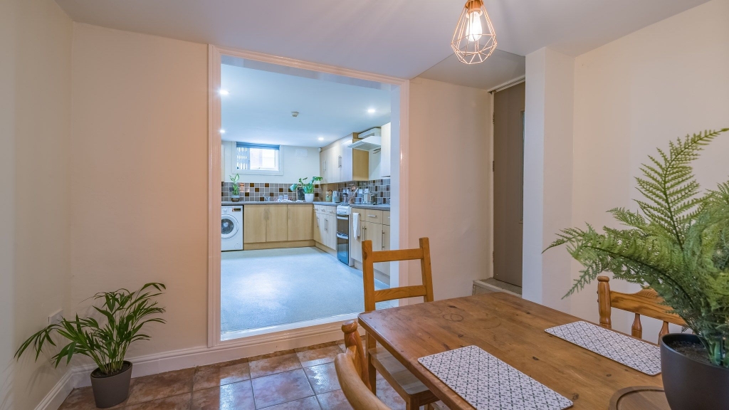  Burchett Place, Leeds