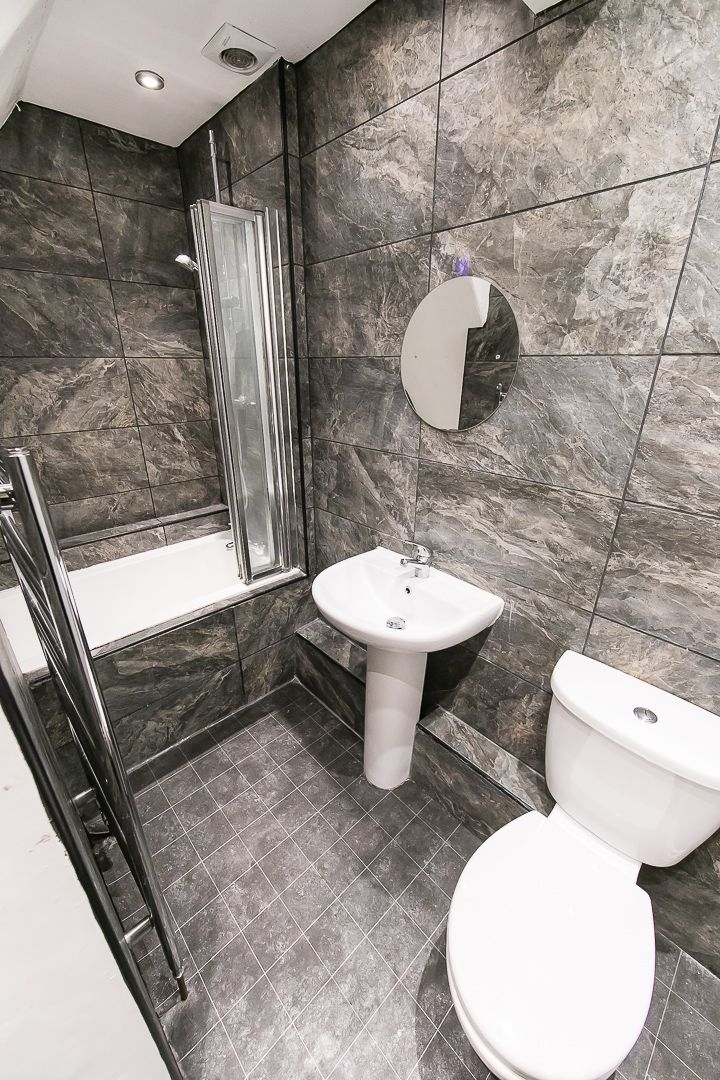  School View, Hyde Park, Leeds