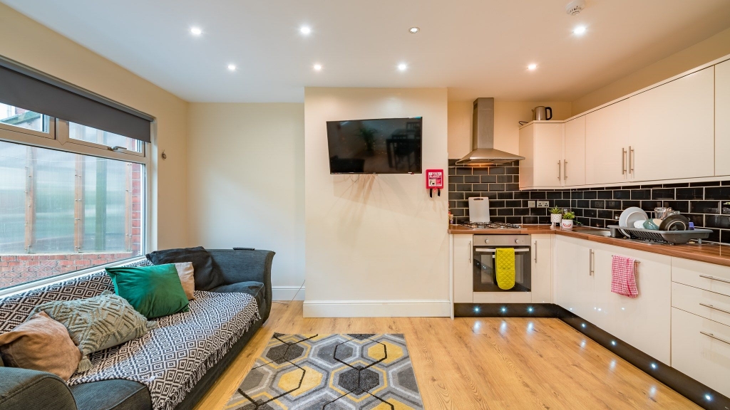  Mayville Avenue, Leeds