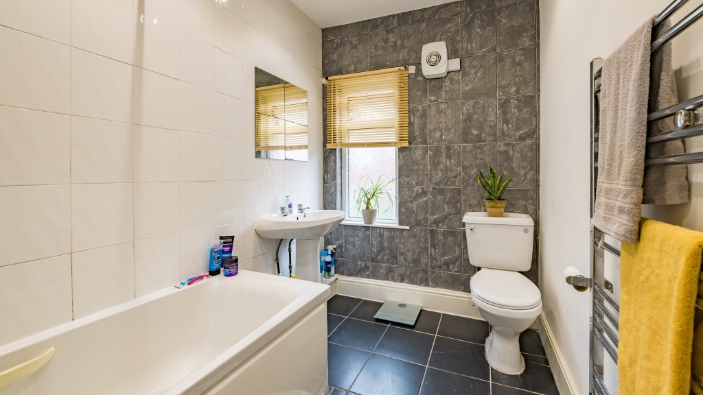  Mayville Avenue, Leeds