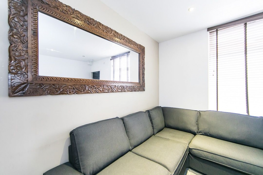  Burchett Grove, Woodhouse, Leeds