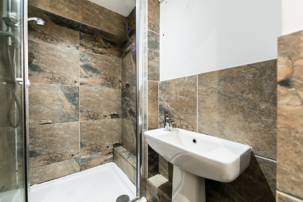 Basement Flat, 44 Headingley Avenue, Headingley, Leeds