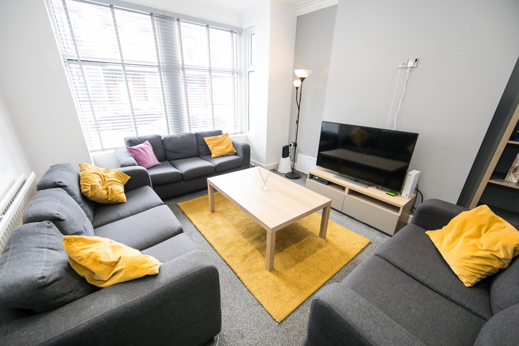  Winston Gardens (5 Bed), 17 Winston Gardens, Headingley, Leeds, West Yorkshire, LS6 3LA, United Kingdom (Headingley)