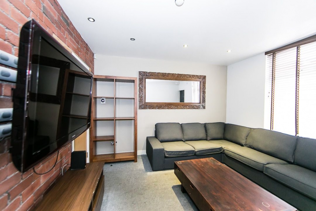  Burchett Grove, Woodhouse, Leeds