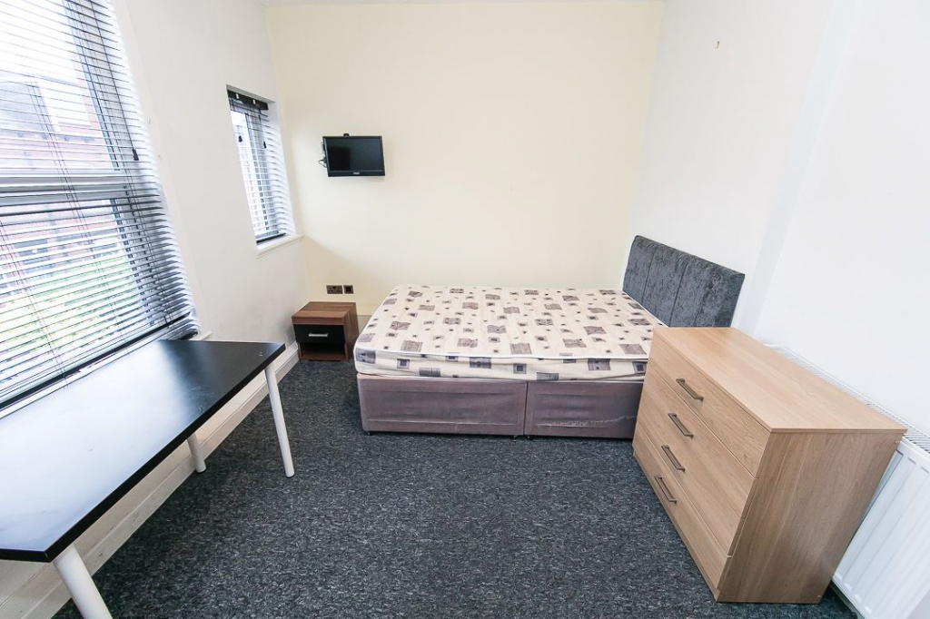  School View, Hyde Park, Leeds