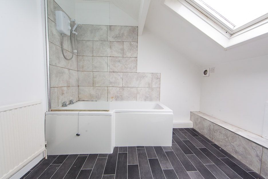  Hartley Grove, Woodhouse, Leeds