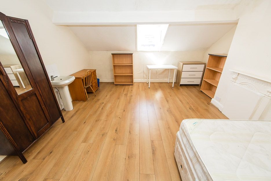  Claremont Villas, Hyde Park, Leeds