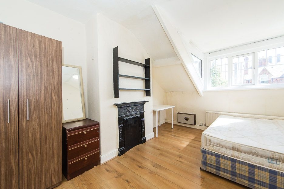  Claremont Villas, Hyde Park, Leeds