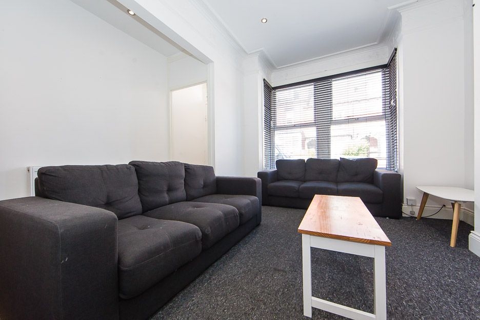  Burchett Grove, Woodhouse, Leeds