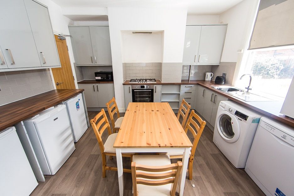  Burchett Grove, Woodhouse, Leeds