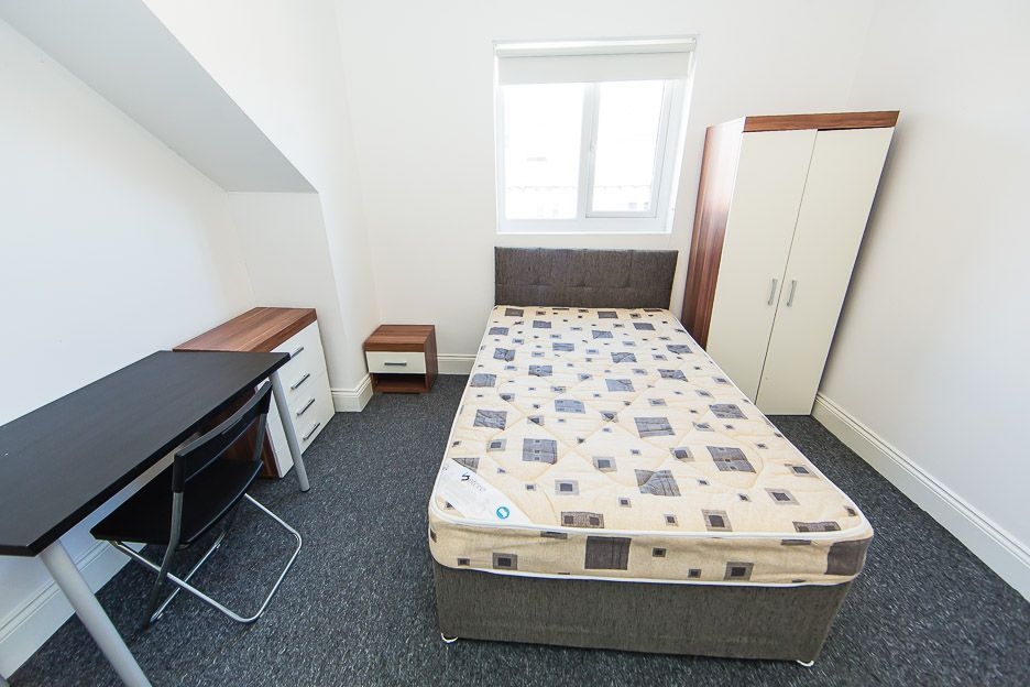  Burchett Grove, Woodhouse, Leeds