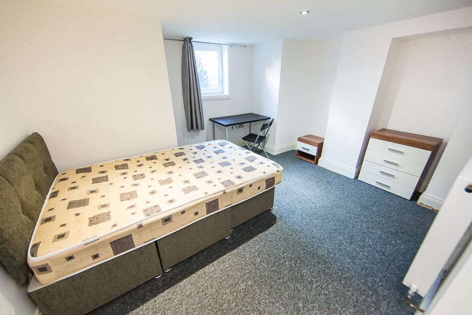  Burchett Grove, Woodhouse, Leeds