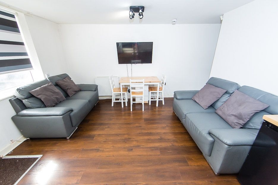 3 Bedroom B Headingley Mount, Headingley, Leeds, LS6 3EL Property to let £148 per week