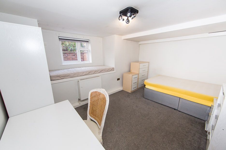3 Bedroom B Headingley Mount, Headingley, Leeds, LS6 3EL Property to let £148 per week
