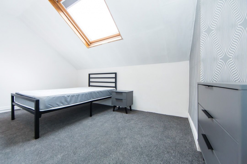  Wetherby Grove, Burley, Leeds