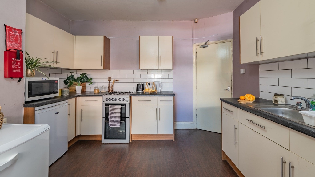  Mayville Avenue, Leeds