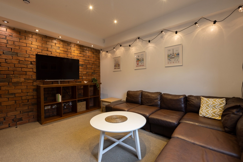  Norwood Grove,, Hyde Park, Leeds