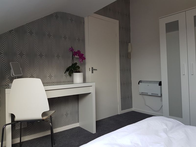 Flat 4, 50 Headingley Avenue, Headingley, Leeds