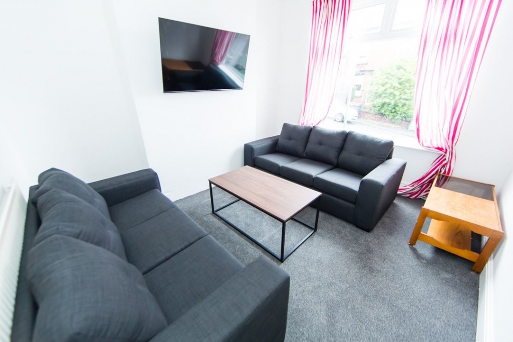  Wetherby Grove, Burley, Leeds