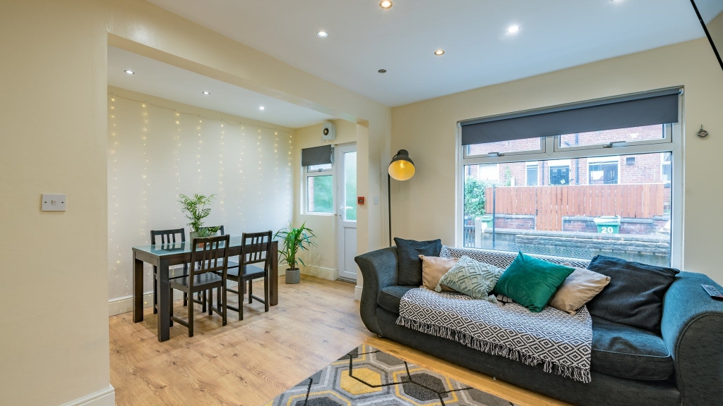  Mayville Avenue, Leeds