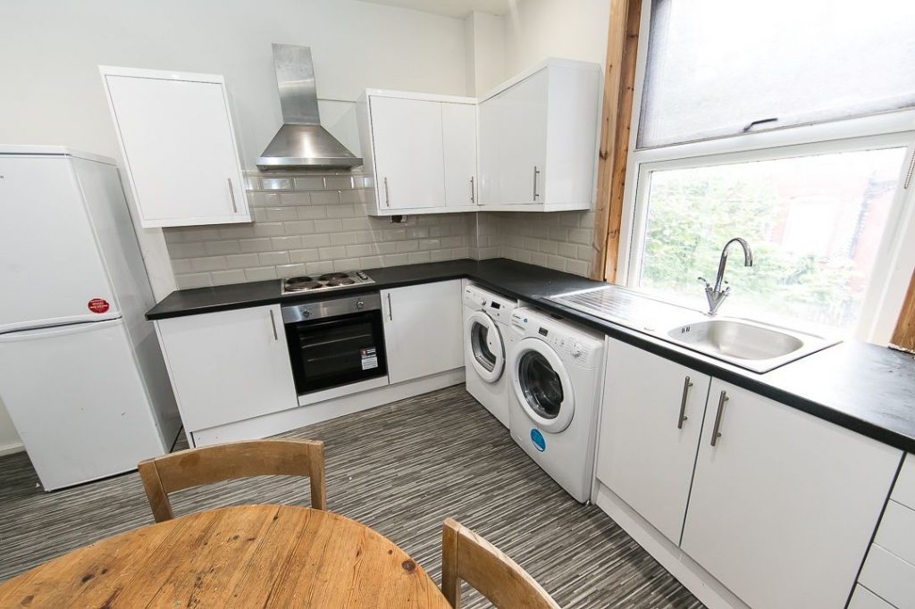  Winfield Grove, Hyde Park, Leeds