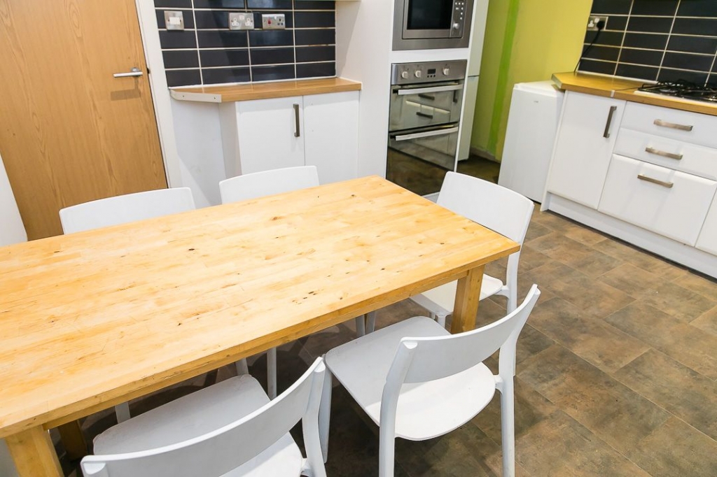  Burchett Grove, Woodhouse, Leeds