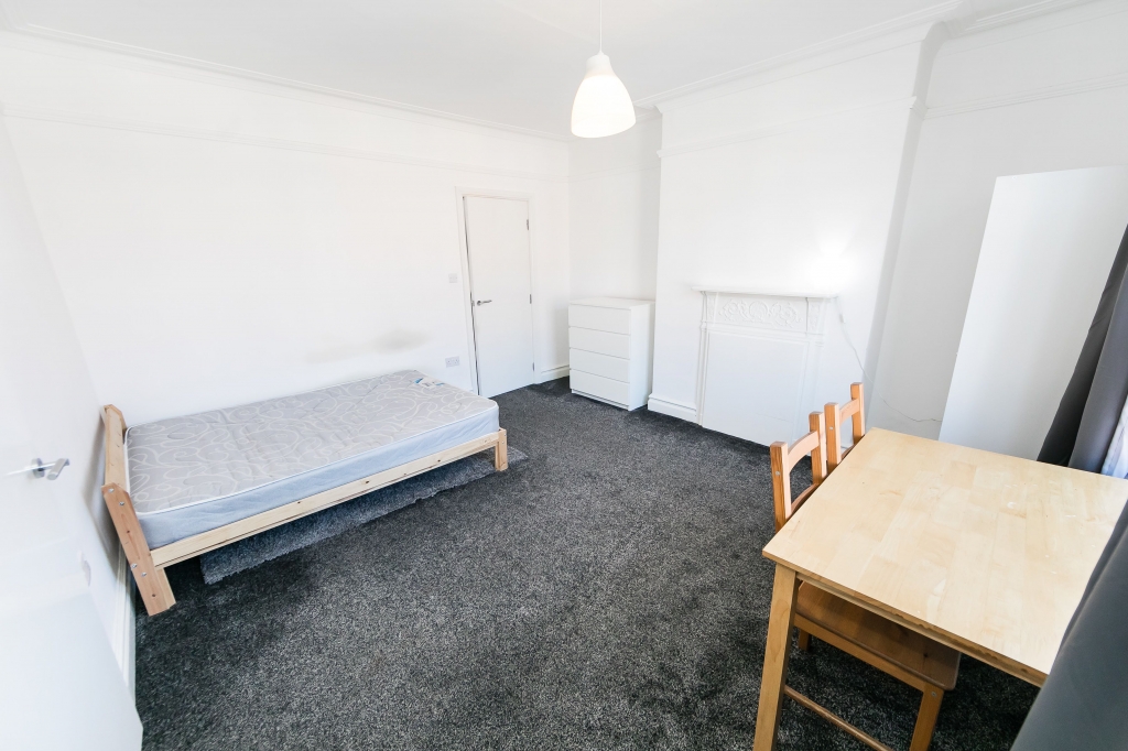 Flat 3, 50 Headingley Avenue, Headingley, Leeds