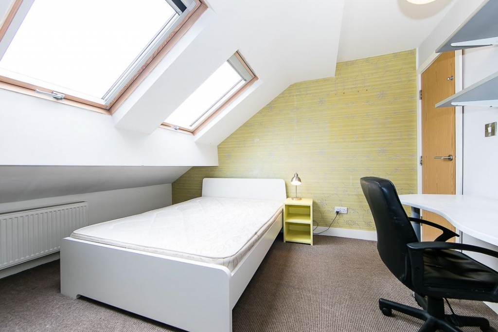  Burchett Grove, Woodhouse, Leeds