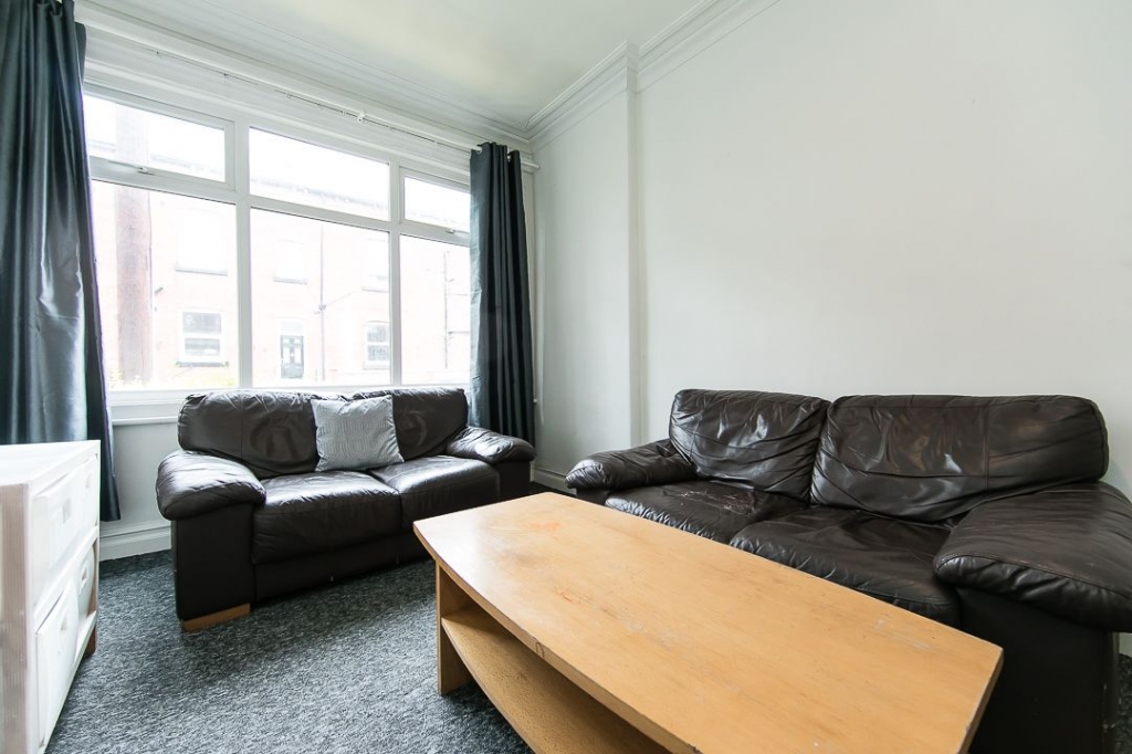  Winfield Grove, Hyde Park, Leeds