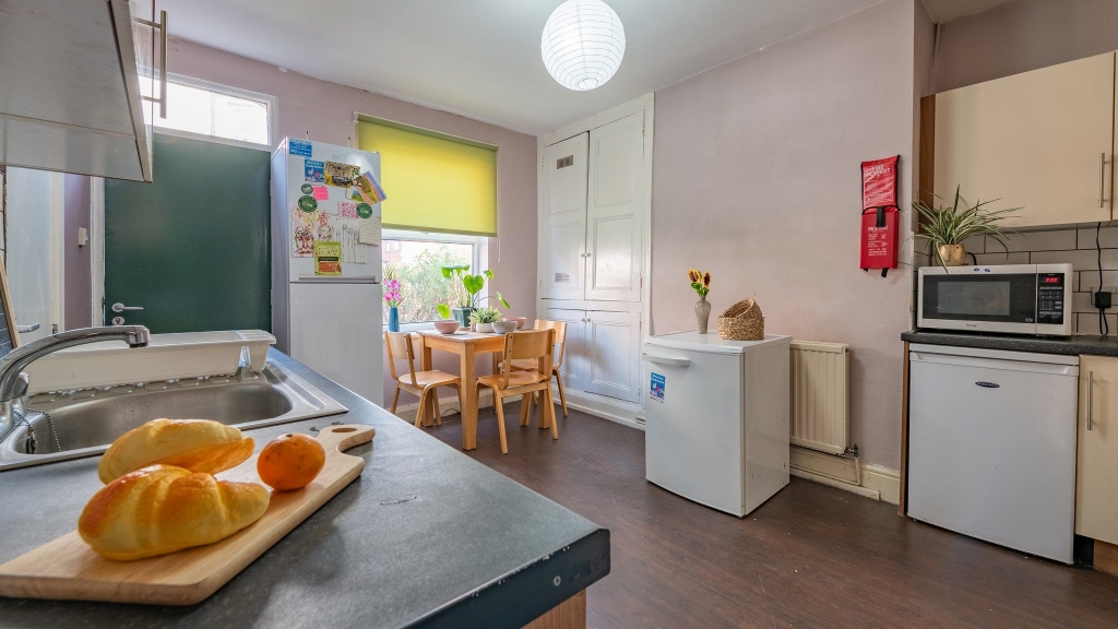  Mayville Avenue, Leeds