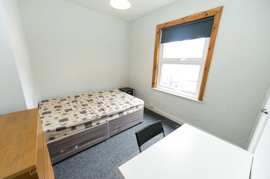  Winfield Grove, Hyde Park, Leeds