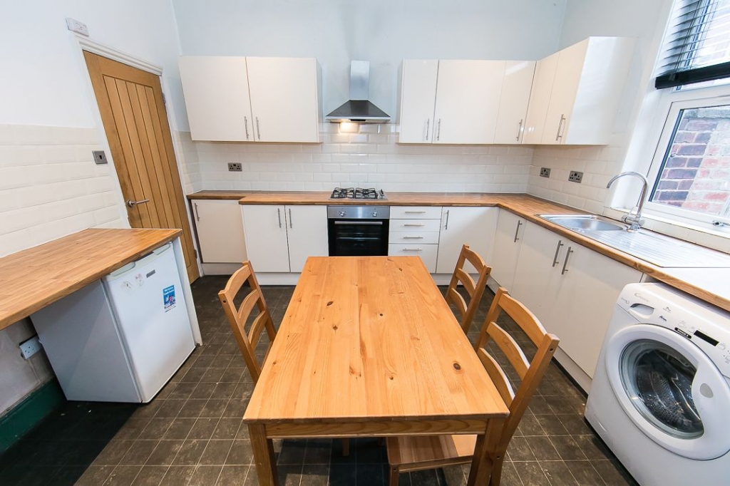  School View, Hyde Park, Leeds