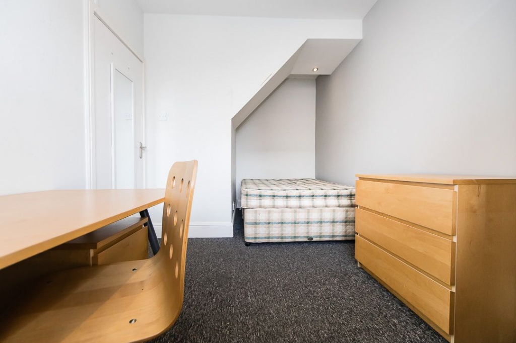  Welton Place, Hyde Park, Leeds