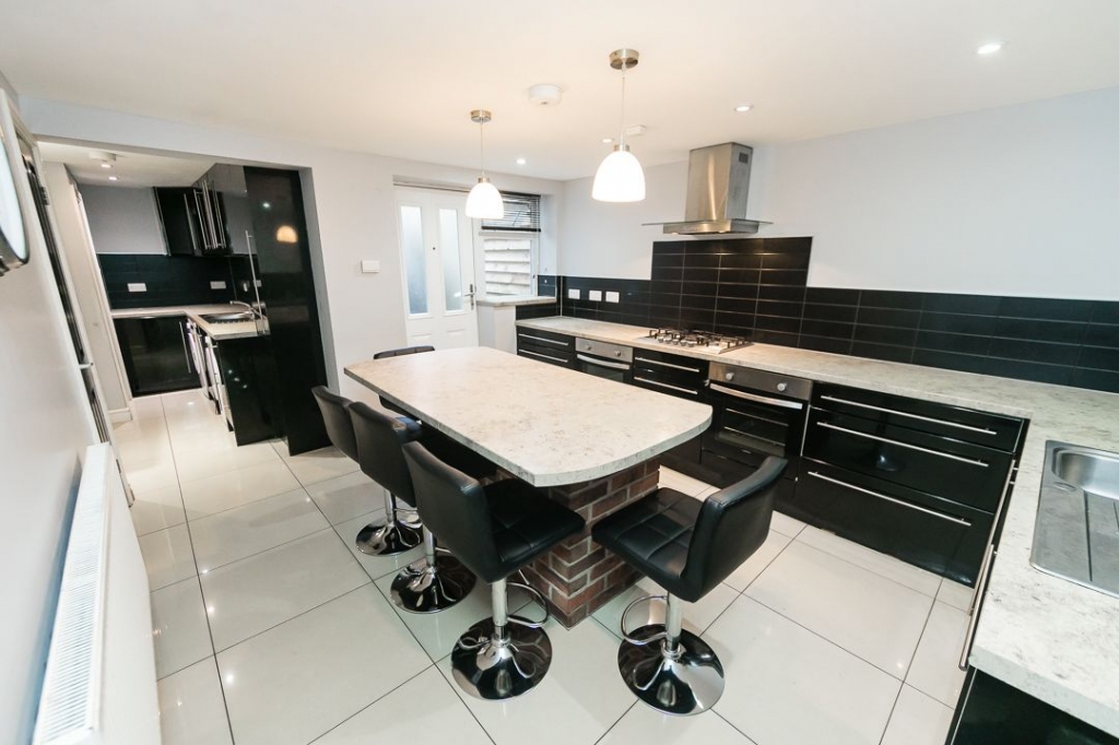 3 Manor Drive, Leeds