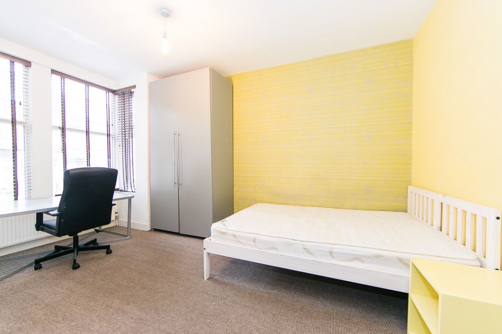  Burchett Grove, Woodhouse, Leeds