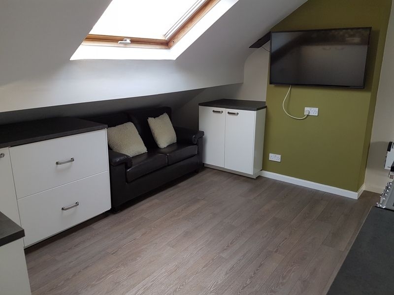 Flat 4, 50 Headingley Avenue, Headingley, Leeds