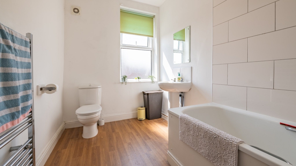  Mayville Avenue, Leeds