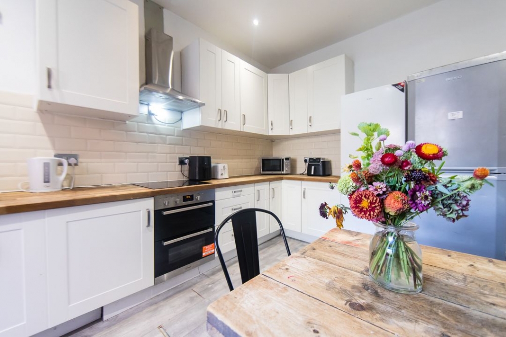 141 Hyde Park Rd, Burley, Leeds