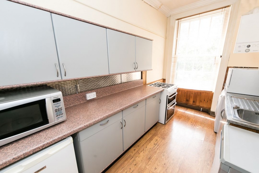 B Blenheim Square, Hyde Park, Leeds, West Yorkshire, LS2 9AR, United Kingdom (Woodhouse)