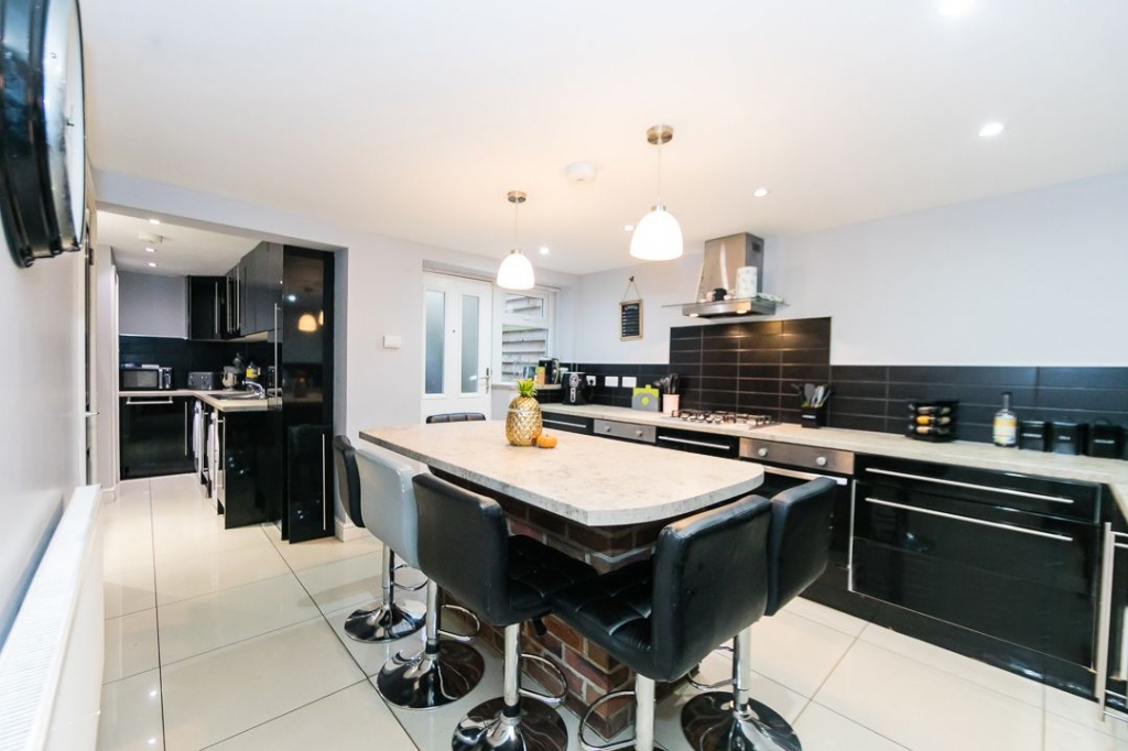  Manor Drive, Leeds, West Yorkshire, LS61DE, United Kingdom (Hyde Park)