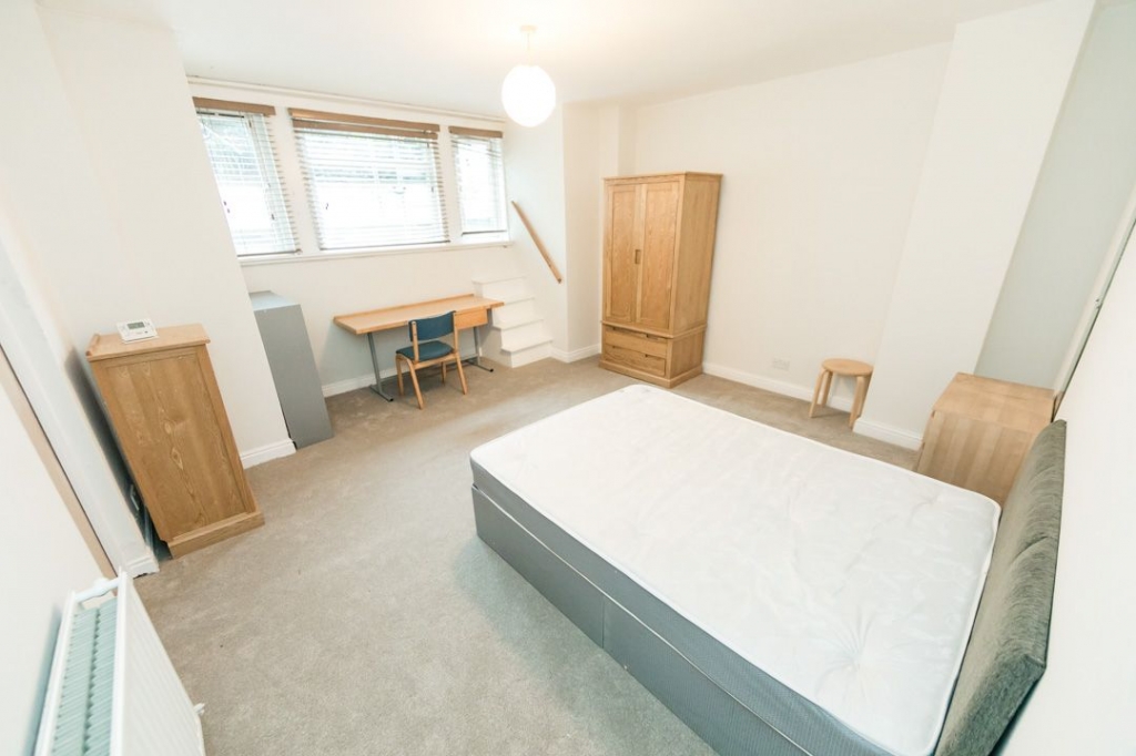 A Delph Lane, Woodhouse, Leeds