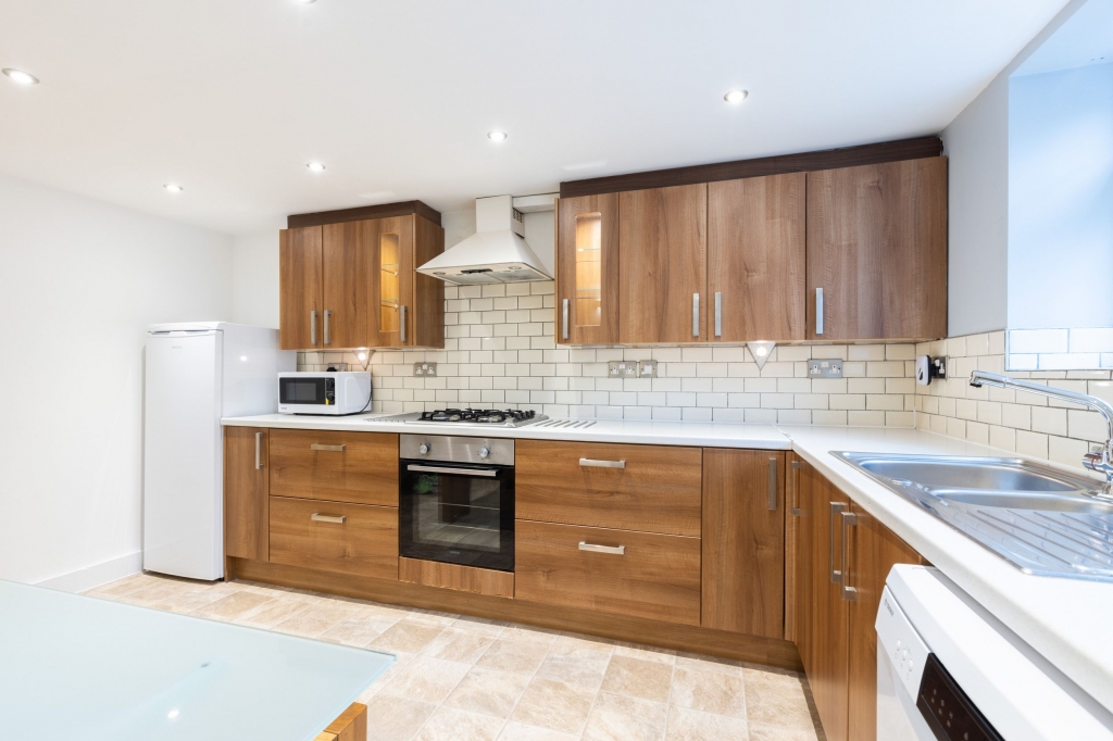  Norwood Grove,, Hyde Park, Leeds